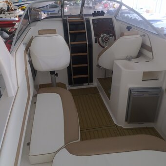 Laminátová kajutová loď DRAGO 710 OB + Mercruiser 4,5L MPI - 4