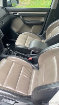 VW Touran 125kw 7 míst - 4
