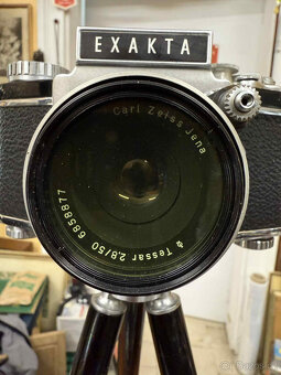 Starožitný fotoaparát EXAKTA - 4