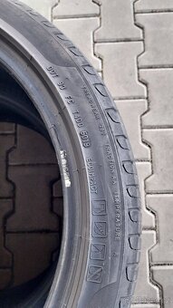 Prodám 2 x letní pneu Pirelli 235/40/19 - 4