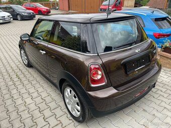 Prodám Mini Cooper 1.6 i,r.v.2012 75 koní, nový olej a brzdy - 4