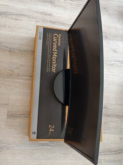 Samsung 24" C24F390 FHU - 4