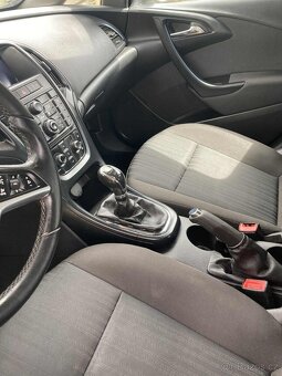 Opel Astra J SportsTourer - 4