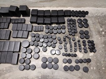 Plastové záslepky - 4