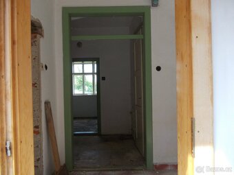 Dveře dřevěné, výplňové, dvoukřídlé s nadsvětlíkem. - 4