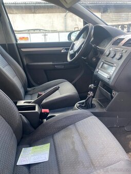 Volkswagen Touran - 4