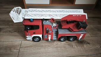 Bruder SCANIA hasičský vůz - 4