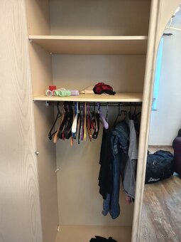 Velká šatní skříň se zrcadlem - 4