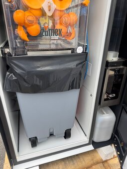 Automat na čerstvou pomerančovou šťávu - ZUMEX - 4