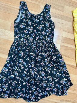 Dívčí šaty-146/152 - 4