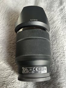 Objektiv Sony 28-70 mm f/3,5-5,6 OSS - 4