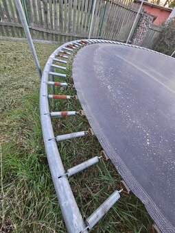 Trampolína MASTER JUMP 460CM rám a svislé tyče pro síť - 4