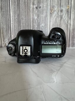 Canon 5D Mark IV - 4