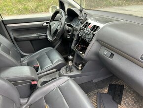 Volkswagen Touran 1,9 TDi - náhradní díly - 4