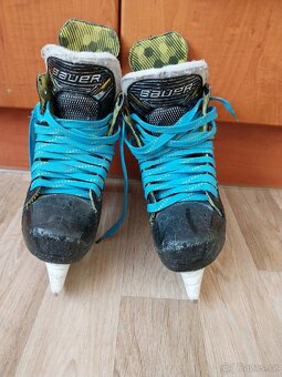 Brusle Bauer Supreme M3 vel.7 - 4