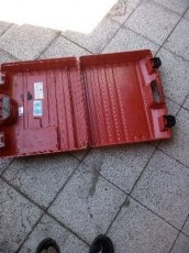 ocelový drát, kufr od nářadí Hilti, rám s mříží, krytina Eur - 4