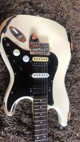 El gitaru Fender stratocaster - 4