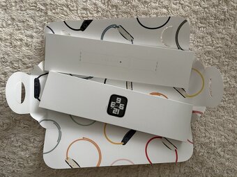 🕐 Apple Watch SE 2. generace 44 mm (GPS + Cellular) – stříb - 4
