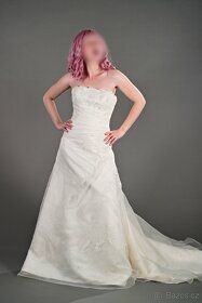Laciné svatební šaty v ceně 1000 - 1500 Kč / kus, 10 kusů - 4