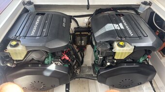 Motorová jachta Sealine S330 s Volvo Penta, 2015, 360 hodin - 4