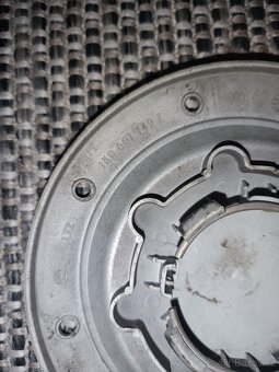VW Volkswagen středy kol pokličky 1KO 601 149 E - 4