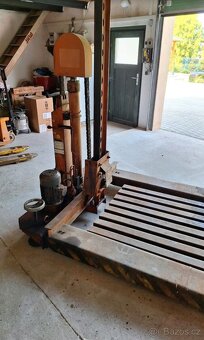 Nemecky nůžkový 2T hydraulicky zvedák DDR - 4