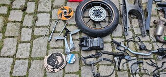 Prodám díly na KTM Duke 125 - 4