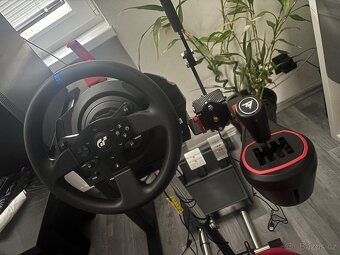 Thrustmaster T300 + řadící a ruční páka. - 4