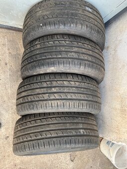 Prodám 4x pneu 235/45R17 letní - 4