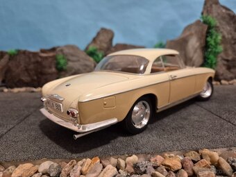 Prodam model 1:18 BMW 503 - 4