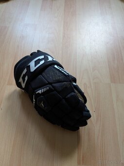 Hokejové dresy a artefakty všeho druhu - 4