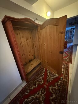 Starožitná šatní skříň - 4