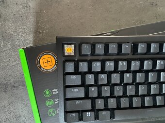 Razer BlackWidow V4 75% Hot-swappable - 4