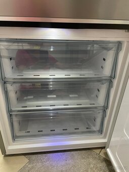 Nepoužitá širší lednice Beko B5RCNE565HXP - 4