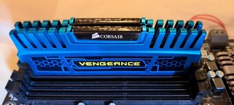 GIGABYTE GA-Z68X-UD3H-B3 + i7 2600K + 8Gb RAM - 4