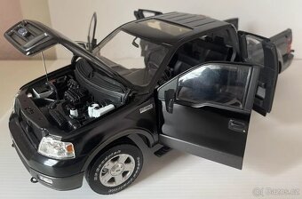 Modely aut 1:18 - 4