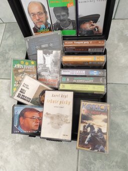 AUDIO KAZETY - KRYL/NEDVĚDI/BRONTOSAUŘI/DOBEŠ/TUČNÝ - 4