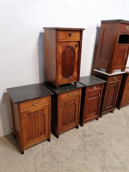 Jednotlivé staré noční stolky, starožitné noční stolky - 4