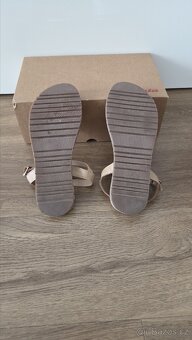 Dívčí kožené sandálky Baťa vel. 33 - 4