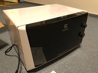 Mikrovlnná trouba Electrolux EMS 21400 W bílá - 4