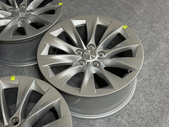 TESLA MODEL S R19 8J ET40 - 4