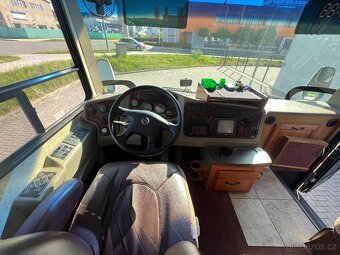 Prodám obytný speciál Coachmen Pathfinder - 4
