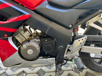 Honda CBR 125r - 4