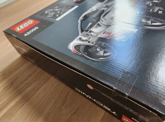 LEGO Technic Porsche 911 RSR 42096 - 4