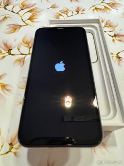 Apple iPhone X 64GB - 4