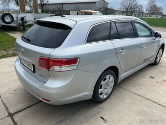 Prodám TOYOTU AVENSIS combi 1.8 benzín - 4
