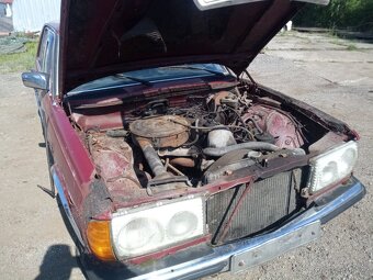 Mercedes 240D - 4