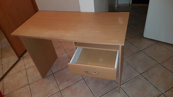 Malý psací / dětský stůl - 4