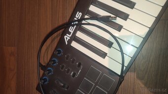 Alesis V25 MIDI klávesy - 4