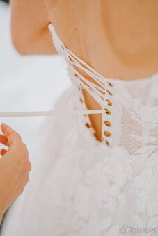 Luxusní svatební šaty (korzetové s krajkovým zdobením, velik - 4